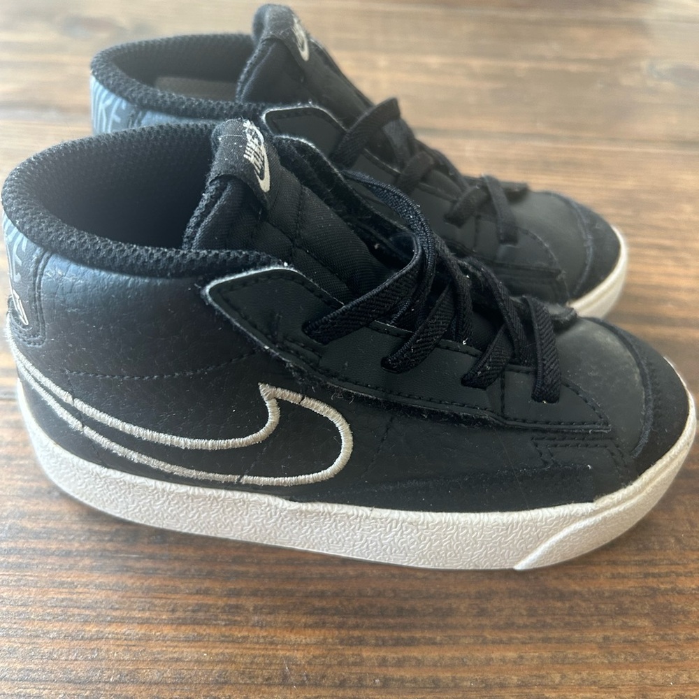 Blazer Mid '77 SE TD 'Black Light Smoke Grey'